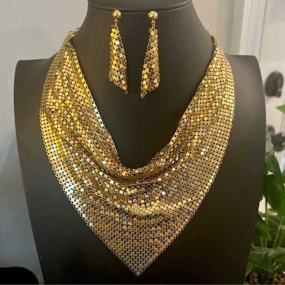 Vintage 1970s gold chain mail w tassels dangle drop statement earrings 6.1B - Picture 4 of 5